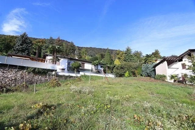 Bauland von 751 m2 mit bewilligtem Bauprojekt für zwei Häuser / ter...