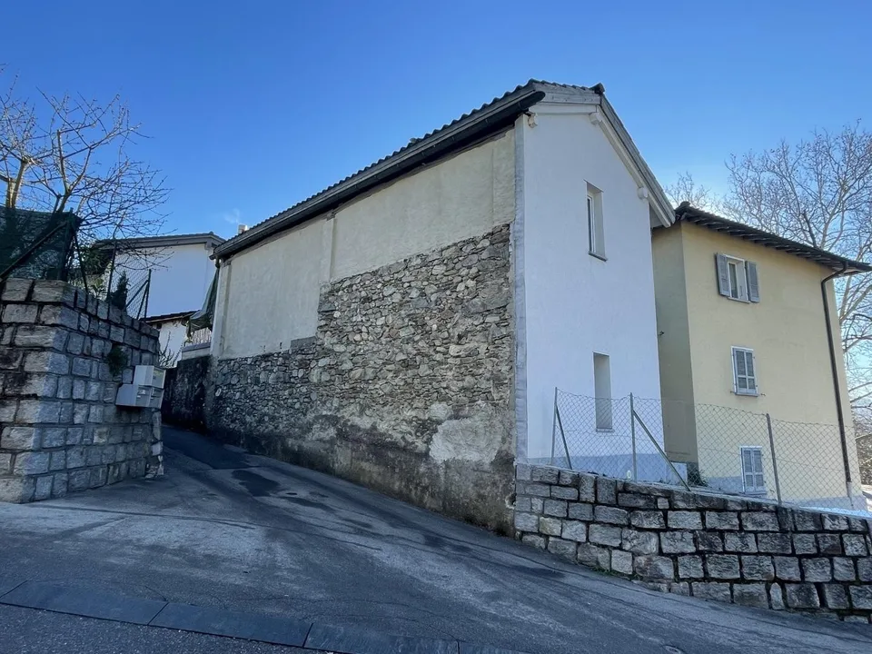 Wunderschönes Studio in einer Doppelhaushälfte/Splendido monolocale...
