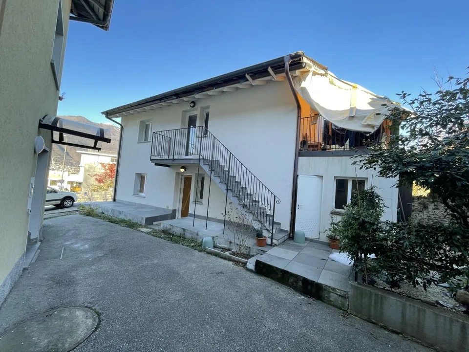 Wunderschönes Studio in einer Doppelhaushälfte/Splendido monolocale...