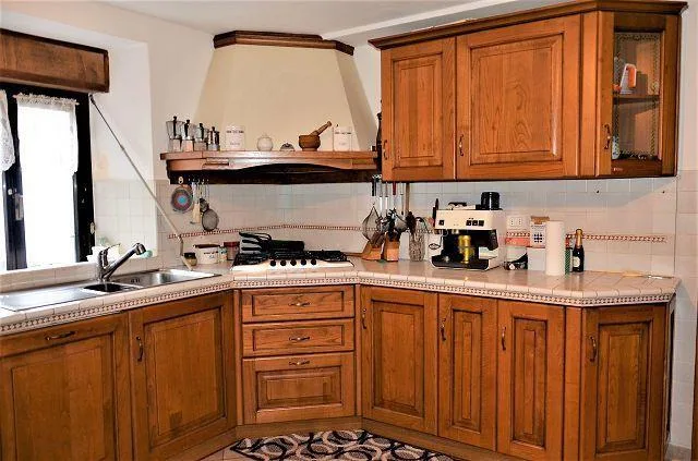 Casa bifamiliare in Italia con grande giardino / 2-Familienhaus in ...