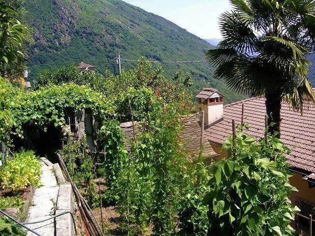 Casa bifamiliare in Italia con grande giardino / 2-Familienhaus in ... – Foto 27 von 30