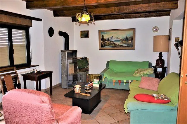 Casa bifamiliare in Italia con grande giardino / 2-Familienhaus in ...
