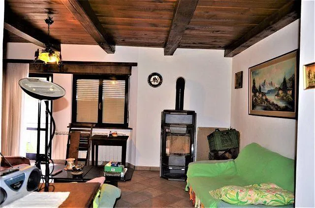 Casa bifamiliare in Italia con grande giardino / 2-Familienhaus in ...