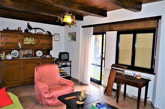Casa bifamiliare in Italia con grande giardino / 2-Familienhaus in ...