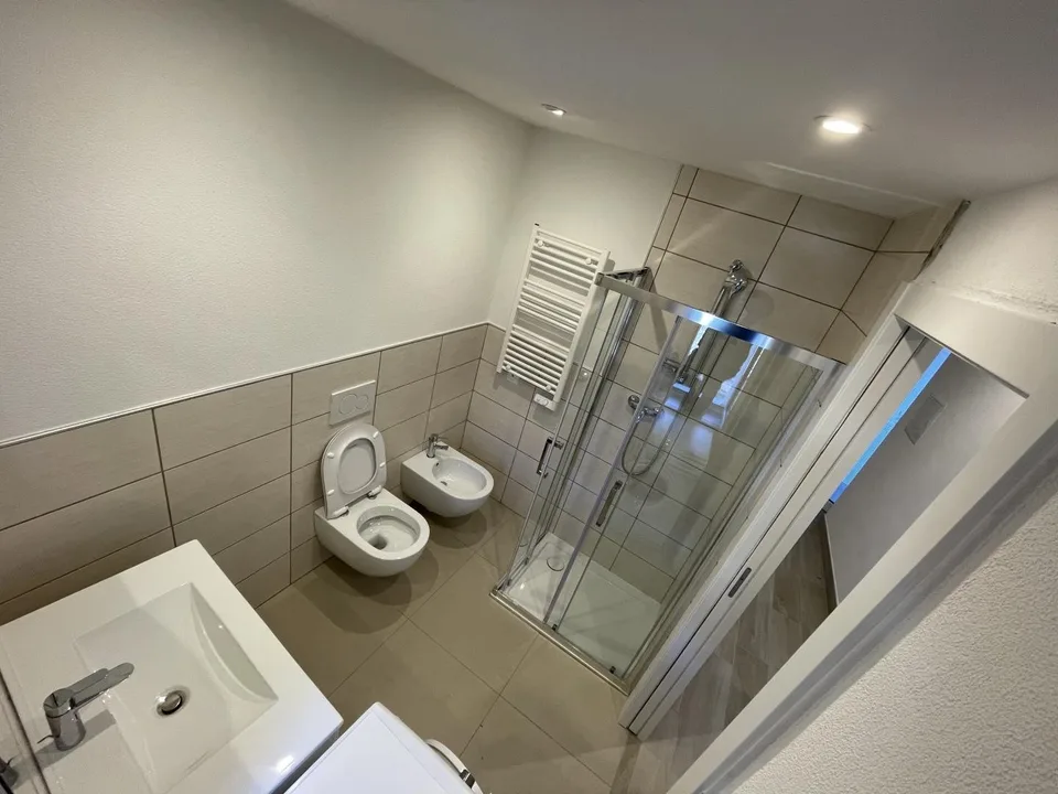 Zweifamilienhaus mit zwei Studios mit zwei Parkplätzen in strategis... – Foto 8 von 14
