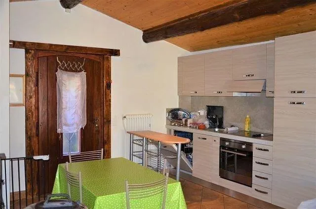 Bel rustico di 2 1/2 locali nel nucleo con giardino e pergola / sch...