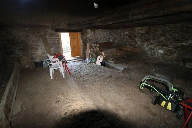 Bel rustico di 2 piani parzialmente ristrutturato con grande terren... – Foto 8 von 28