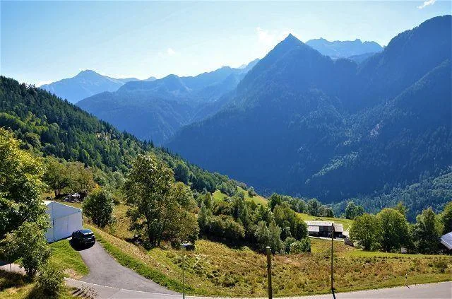 Bel rustico di 2 piani parzialmente ristrutturato con grande terren... – Foto 17 von 28