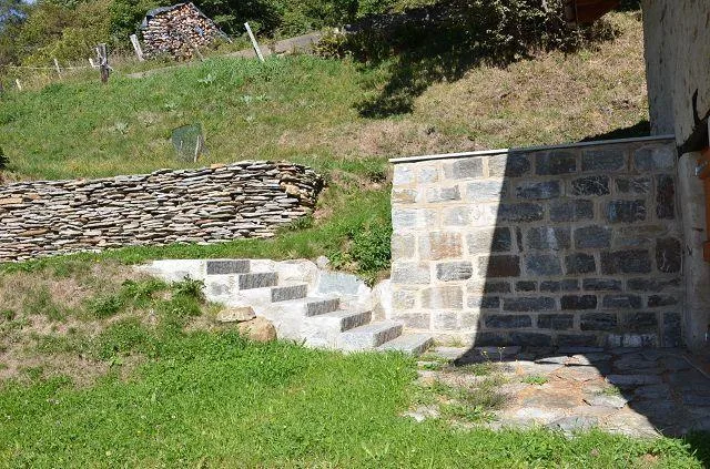 Bel rustico di 2 piani parzialmente ristrutturato con grande terren... – Foto 16 von 28