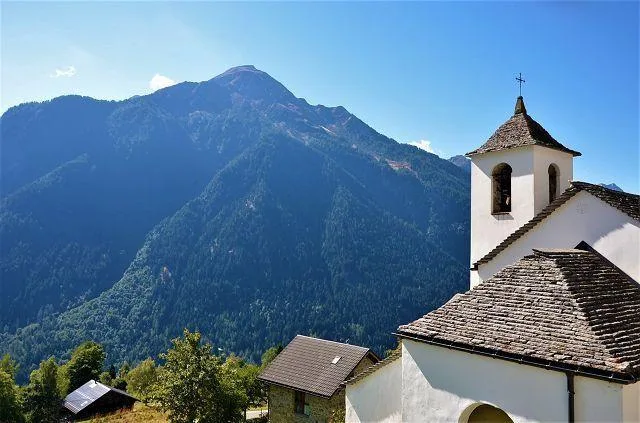 Bel rustico di 2 piani parzialmente ristrutturato con grande terren... – Foto 19 von 28