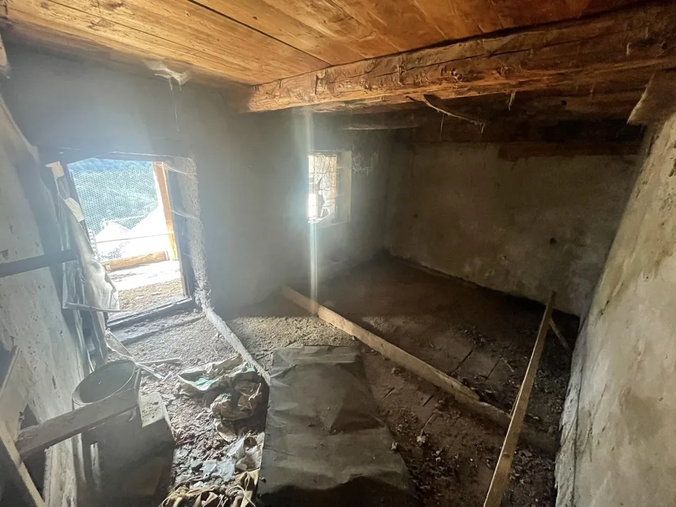 Rustikales Haus zum Renovieren auf drei Etagen im Dorfzentrum von B... – Foto 6 von 16