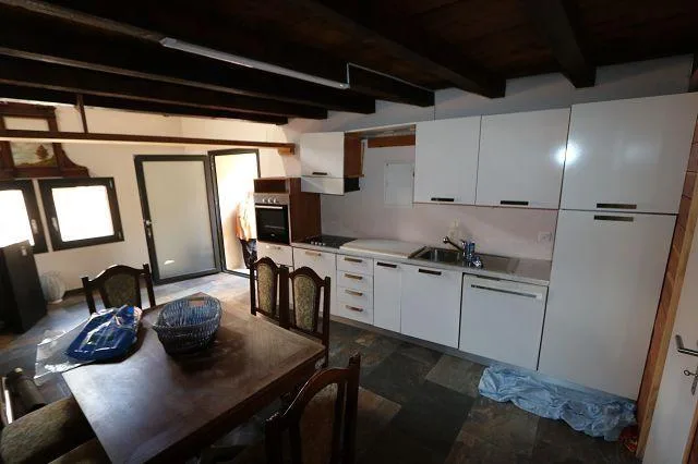 2-Familienhaus mit schönem Aussenbereich / casa bifamilare con gran...