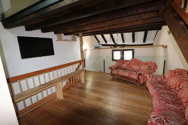 2-Familienhaus mit schönem Aussenbereich / casa bifamilare con gran...
