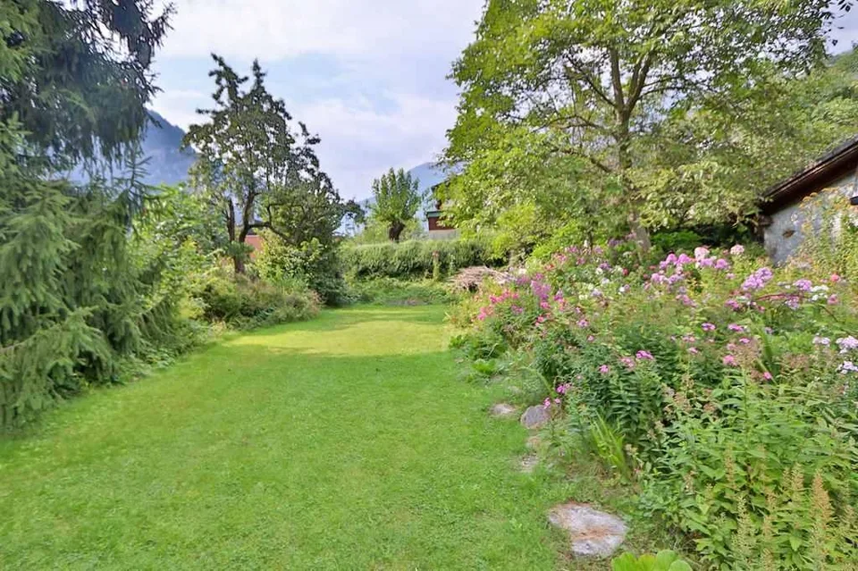 Baulandgrundstück von 764 m2 Fläche / terreno edificabile di 764 m2