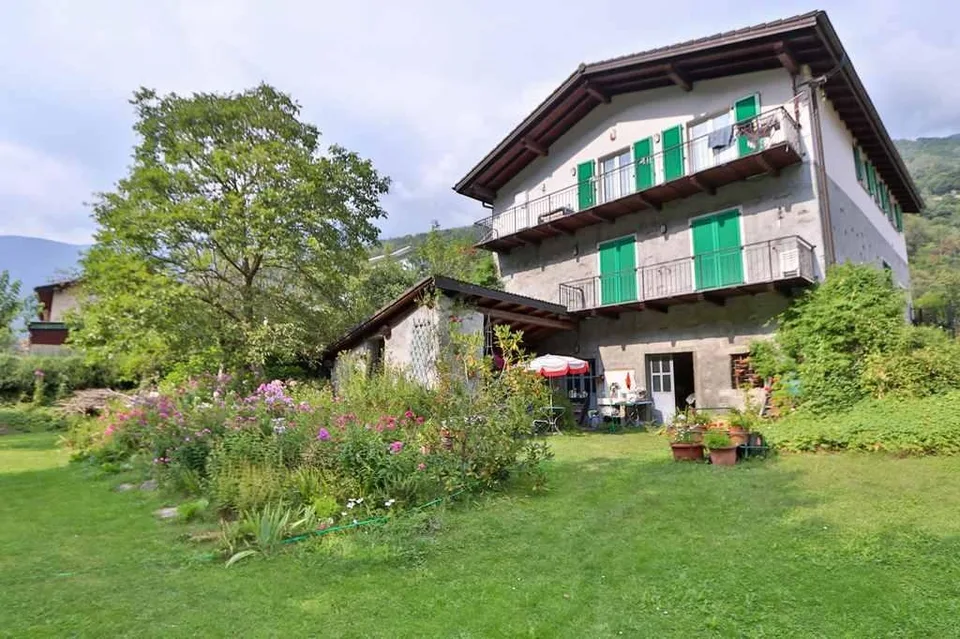 Baulandgrundstück von 764 m2 Fläche / terreno edificabile di 764 m2