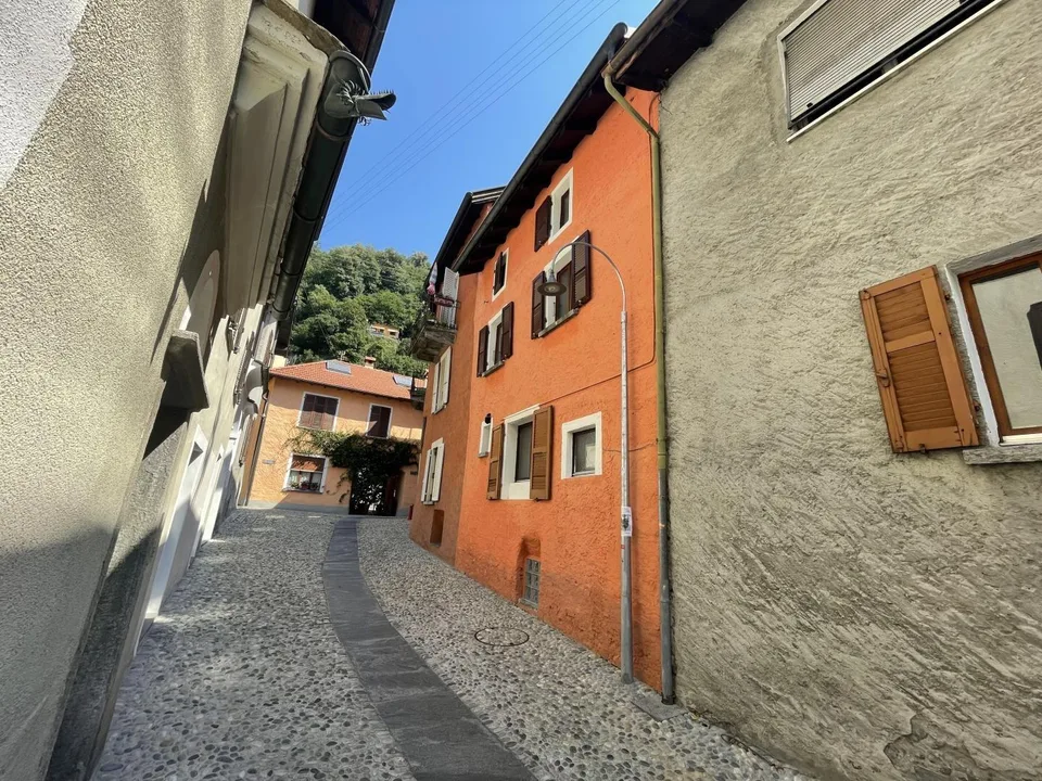 Typisches Tessiner Haus mit 3,5 Schlafzimmern im Dorfzentrum von So... – Foto 25 von 28