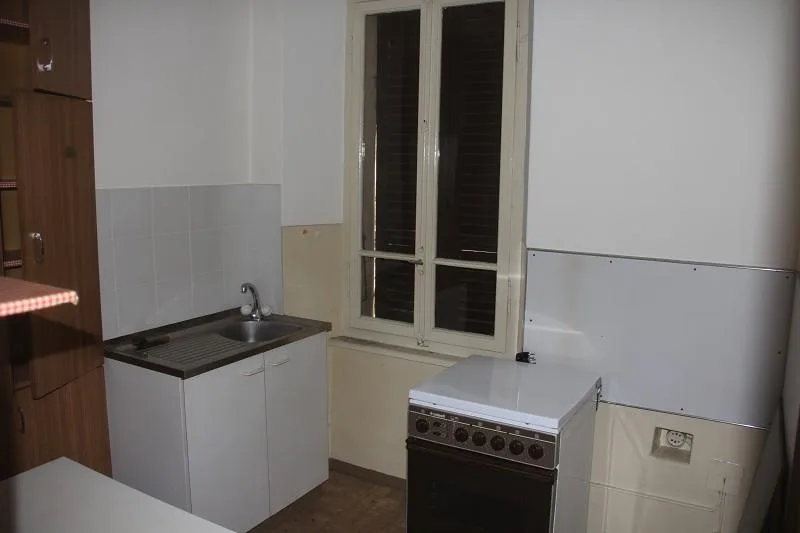 3-Familienhaus mit 4-Zi-Wohnungen und 2 Lagergebäuden / casa con 3 ... – Foto 8 von 11