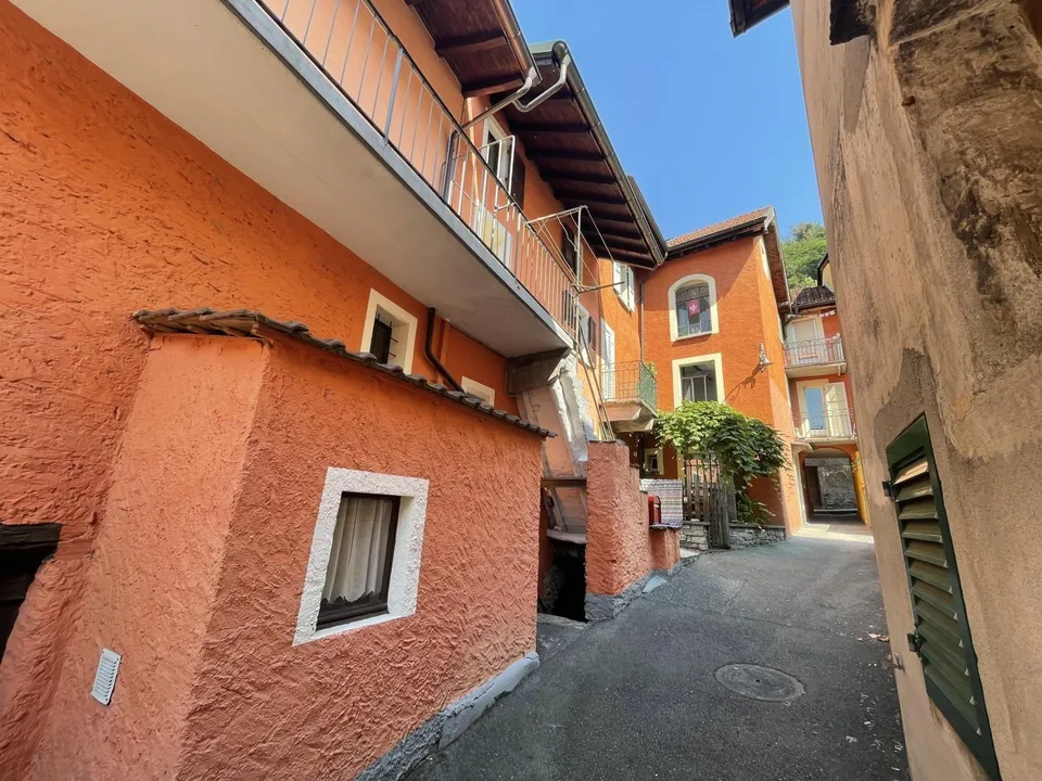 Typisches Tessiner Haus mit 3,5 Schlafzimmern im Dorfzentrum von So... – Foto 23 von 28