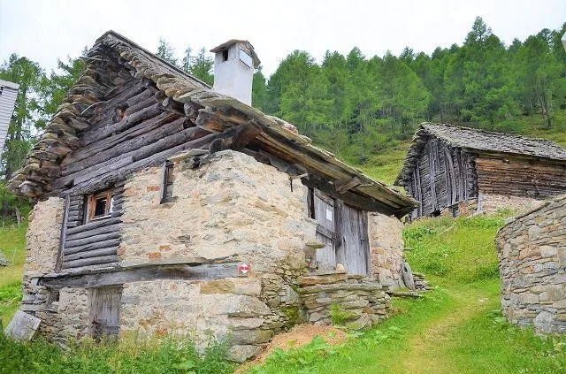 Rustico schon teilweise bewohnbar an sehr schöner Lage in der Natur...