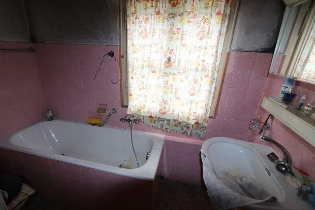 Tessinerhaus mit 3 grossen Wohnungen und Laden / casa con tre grand... – Foto 13 von 20