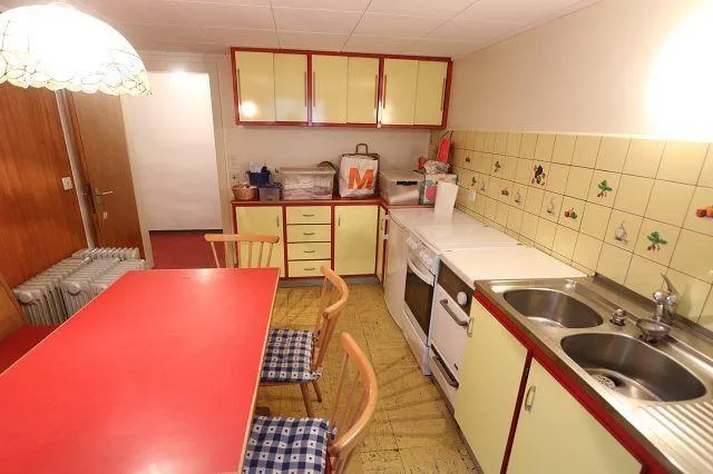 Tessinerhaus mit 3 grossen Wohnungen und Laden / casa con tre grand...