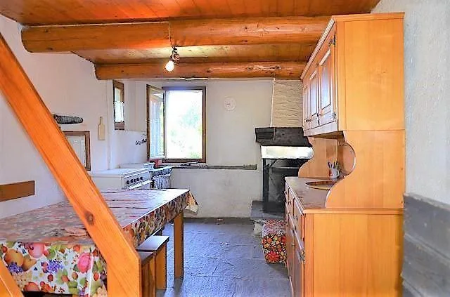 Bel rustico di 2,5 loc. di montagna con giardino e splendida vista ...