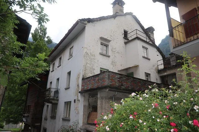 Tessinerhaus mit 3 grossen Wohnungen und Laden / casa con tre grand... – Foto 20 von 20