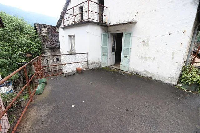 Tessinerhaus mit 3 grossen Wohnungen und Laden / casa con tre grand... – Foto 17 von 20