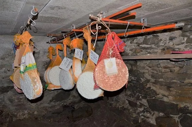 Bel rustico di 3 piani in una posizione molto soleggiata e panorami... – Foto 14 von 30