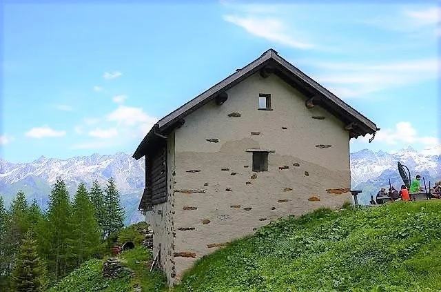 Bel rustico di 3 piani in una posizione molto soleggiata e panorami...