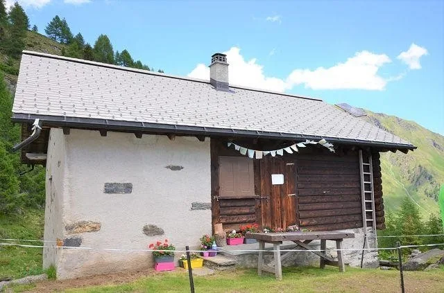 Bel rustico di 3 piani in una posizione molto soleggiata e panorami...