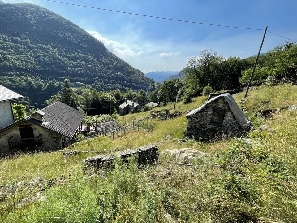 Zwei Rustico zum Ausbauen mit Grundstück an sehr sonniger Lage / du...