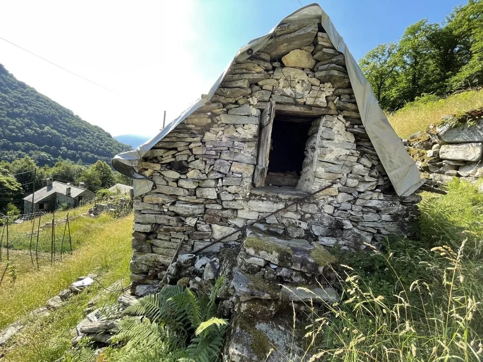 Zwei Rustico zum Ausbauen mit Grundstück an sehr sonniger Lage / du... – Foto 6 von 22