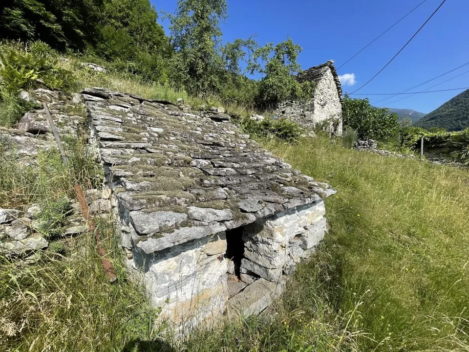 Zwei Rustico zum Ausbauen mit Grundstück an sehr sonniger Lage / du... – Foto 9 von 22