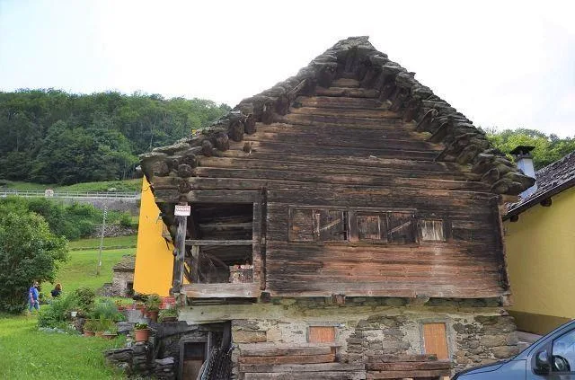 Bel rustico da ristrutturare con giardino e bella vista / Schönes r...