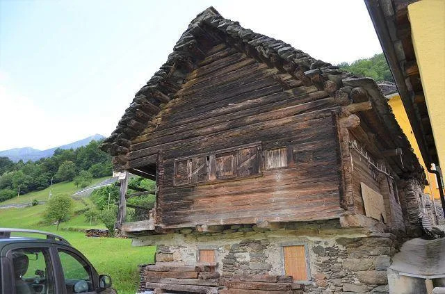 Bel rustico da ristrutturare con giardino e bella vista / Schönes r...