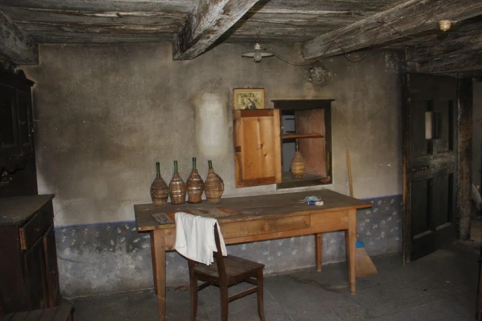 Grande rustico/casa con posteggi e terreno