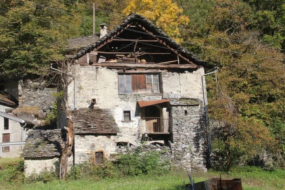 Grande rustico/casa con posteggi e terreno