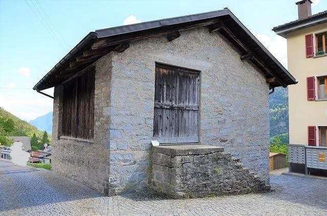 Großer zu renovierender Stall mit Pergola sonnig, ruhig mit schöner...