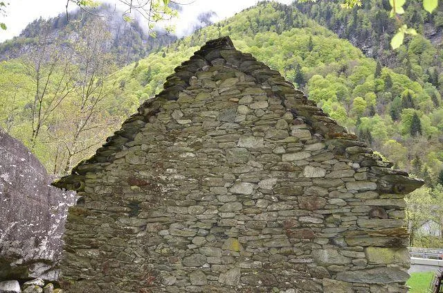 2-st.Rustico zum renovieren in der Natur mit grossem Waldgebiet /Ru... – Foto 23 von 30