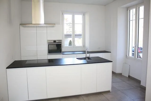 schönes 3-Familienhaus mit Garten mit Bauland / casa di tre apparta...