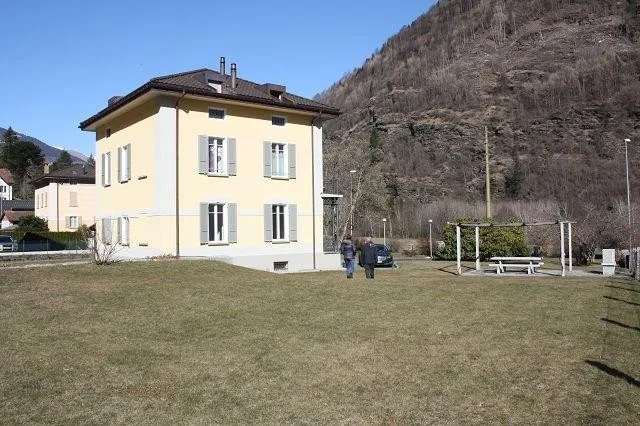schönes 3-Familienhaus mit Garten mit Bauland / casa di tre apparta... – Foto 8 von 20