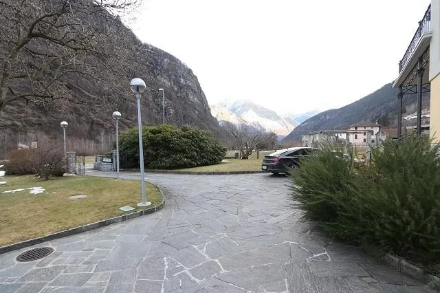 schönes 3-Familienhaus mit Garten mit Bauland / casa di tre apparta...