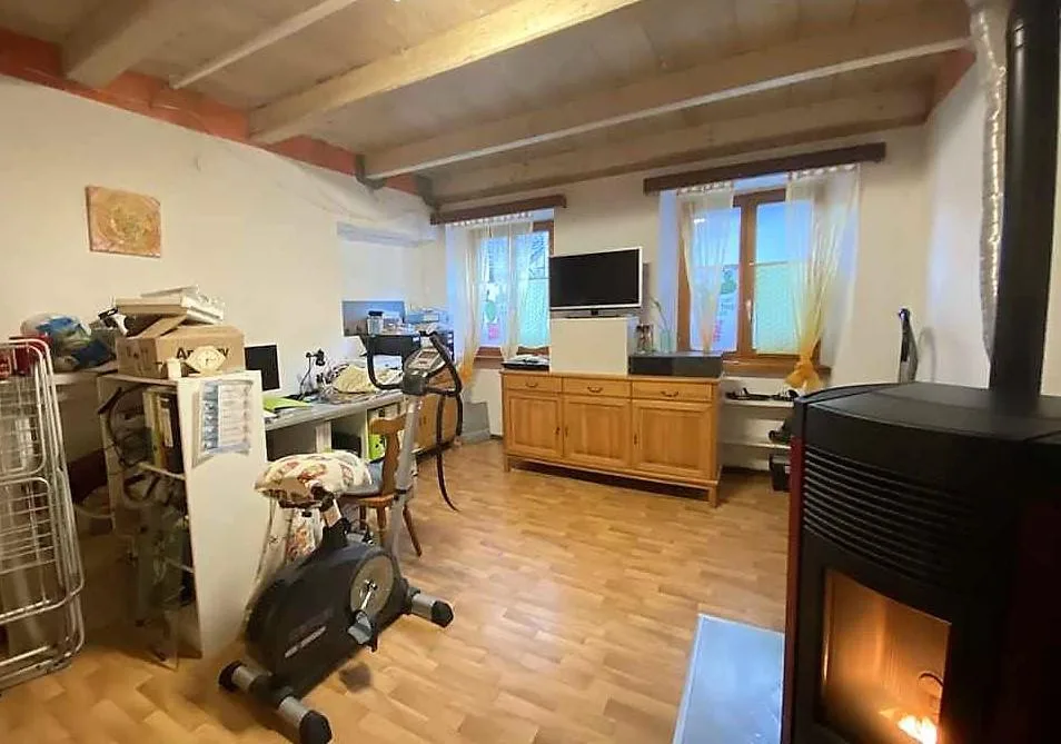 20-Zimmer-Dorfhaus mit schöner Aussicht / casa di 20 camere nel nuc...