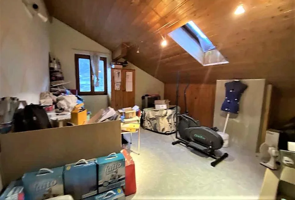 20-Zimmer-Dorfhaus mit schöner Aussicht / casa di 20 camere nel nuc... – Foto 13 von 14