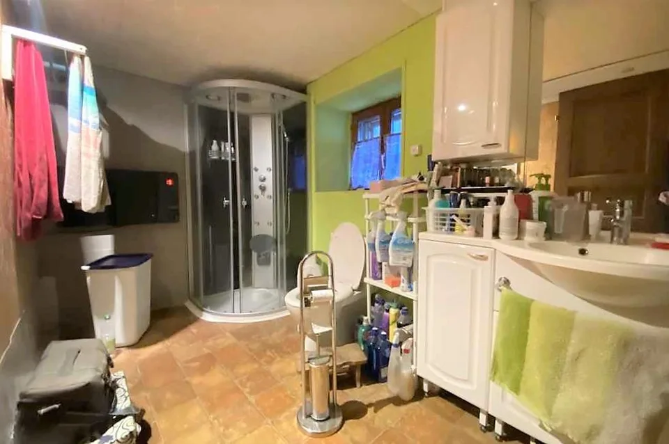 20-Zimmer-Dorfhaus mit schöner Aussicht / casa di 20 camere nel nuc... – Foto 6 von 14