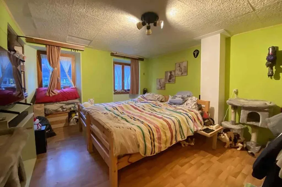 20-Zimmer-Dorfhaus mit schöner Aussicht / casa di 20 camere nel nuc...