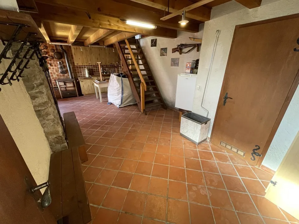 4 1/2-Zimmer-Rustico mit einem großen Grundstück von 12.000m2 in sc...