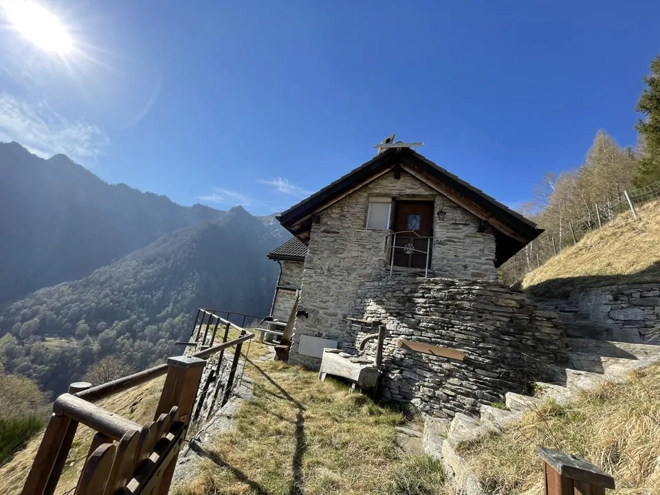 4 1/2-Zimmer-Rustico mit einem großen Grundstück von 12.000m2 in sc...