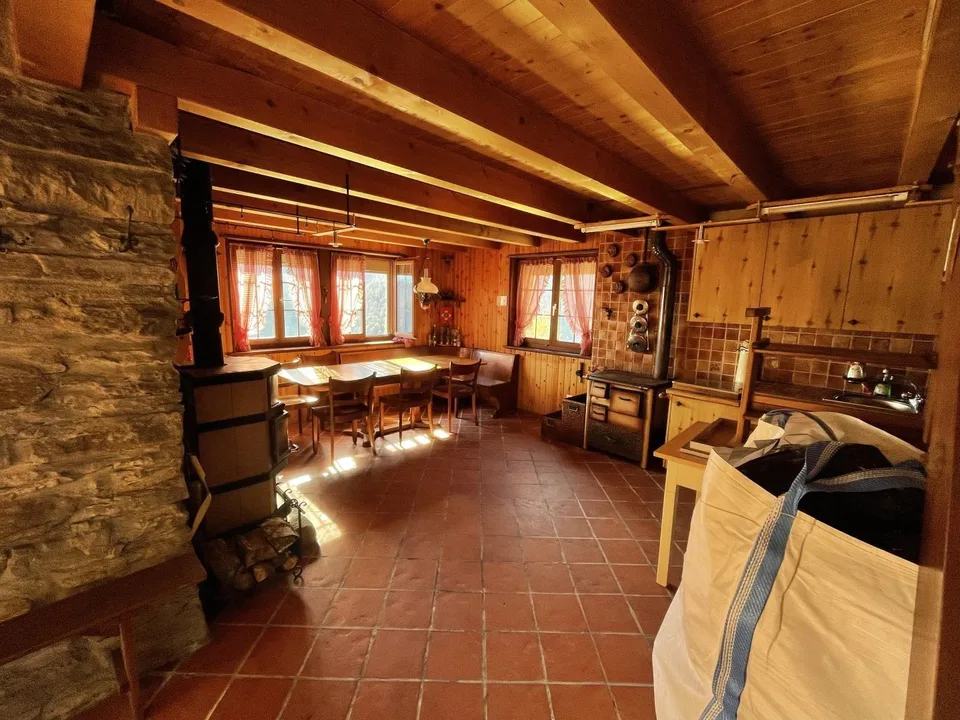 4 1/2-Zimmer-Rustico mit einem großen Grundstück von 12.000m2 in sc...
